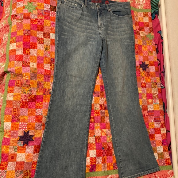 NY&C Jeans - Picture 2 of 4
